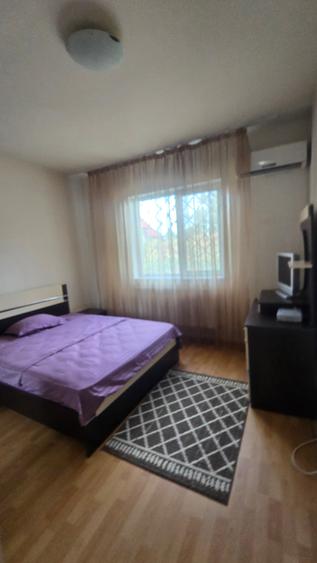 Casă individuală cu 10 camere cu Canalizare în Central