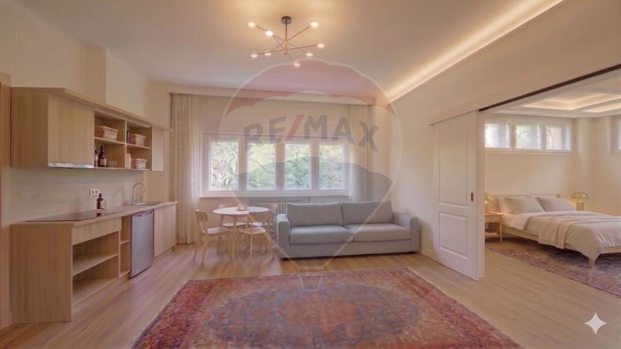 Apartament cu 3 camere semidecomandat în Universitate