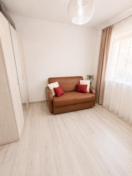 Apartament cu 3 camere decomandat în Km 4