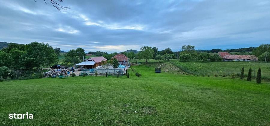 Casă cu 4 camere în Tomnatic