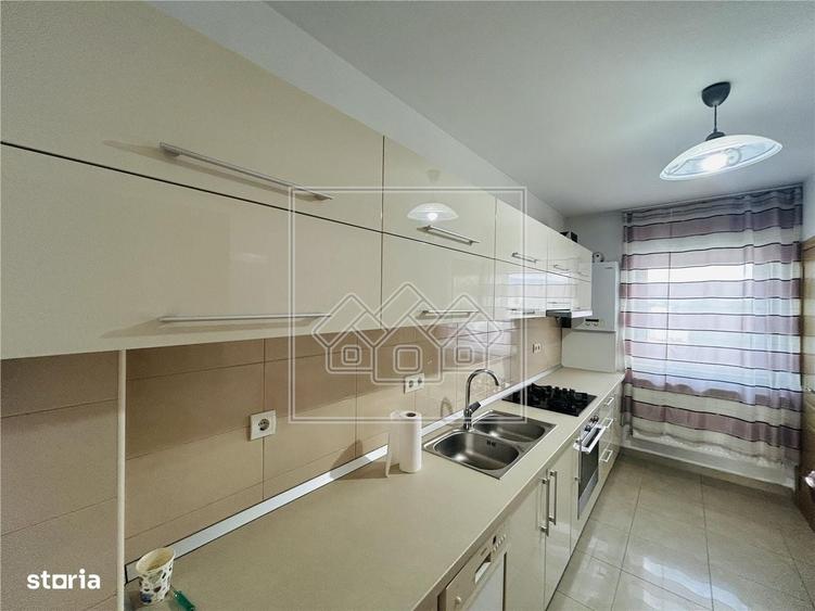 Apartament cu 3 camere decomandat în Șelimbăr — fotografia 1