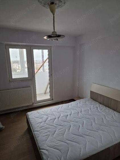 Apartament cu 3 camere semidecomandat în Exterior Vest
