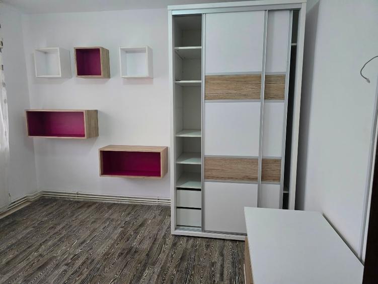 Apartament cu 2 camere decomandat în Lenin