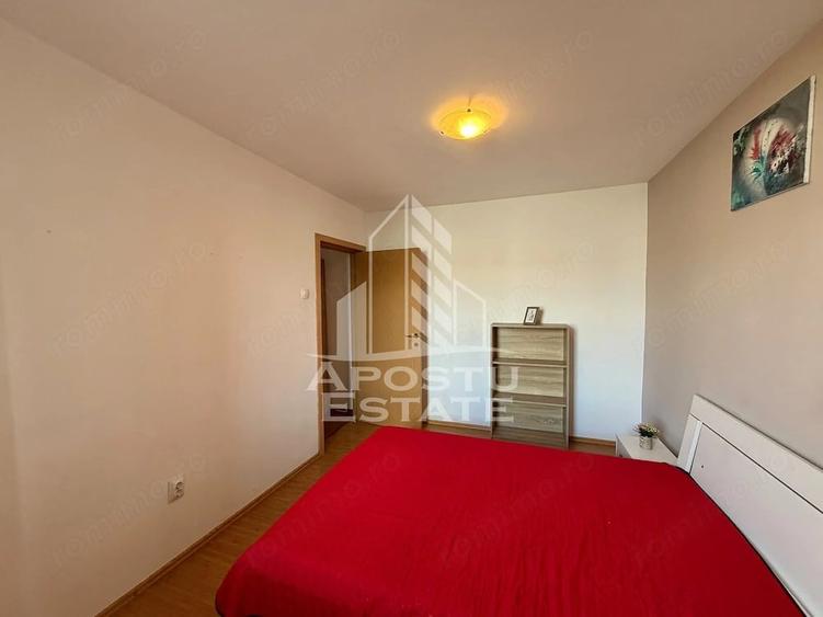 Apartament cu 3 camere semidecomandat în Cetății