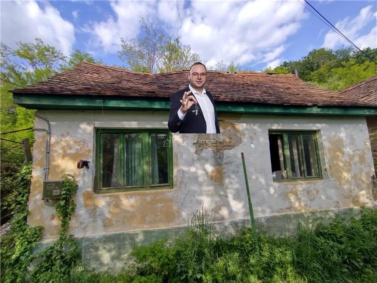 Casă individuală cu 2 camere cu Teren 230 Mp în Sasca Montană