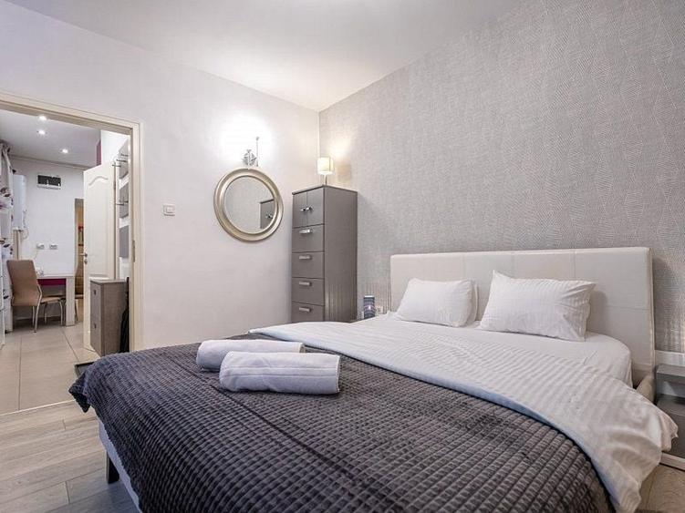 Apartament cu 2 camere decomandat, mobilat în Centrul Istoric