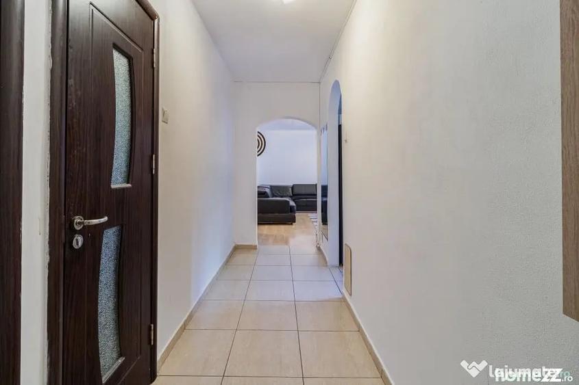 Apartament cu 3 camere semidecomandat în Drumul Taberei
