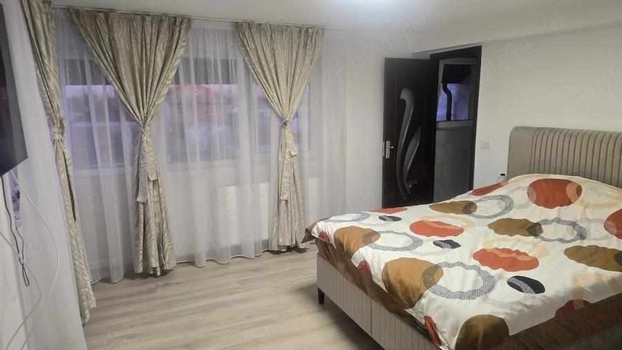 Casă cu 6 camere cu Teren 483 Mp în Domnești