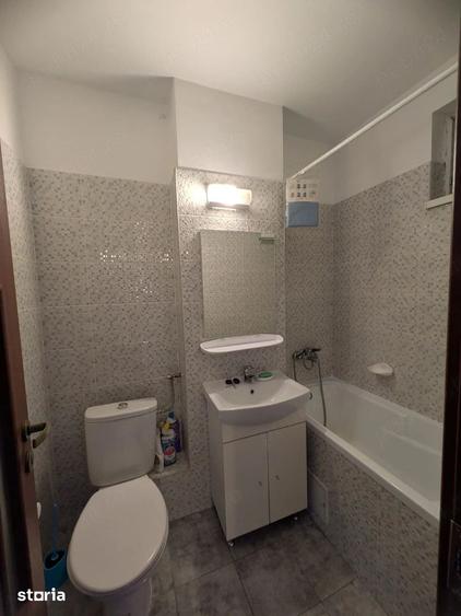 Apartament cu 3 camere decomandat în Obor