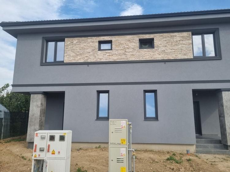 Casă cu 4 camere în Moșnița Nouă