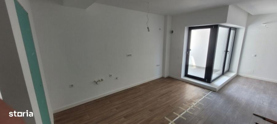 Apartament cu 3 camere în Baicului