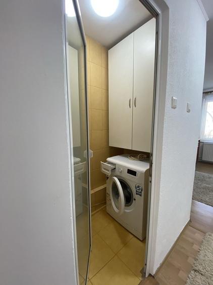 Apartament cu 3 camere decomandat în Tractorul