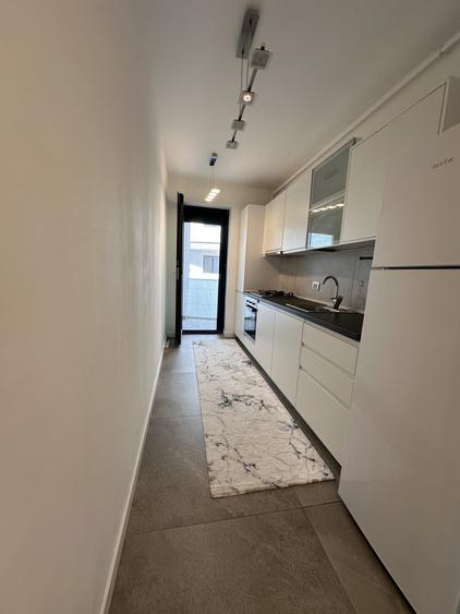 Apartament cu 2 camere semidecomandat, mobilat în Băneasa