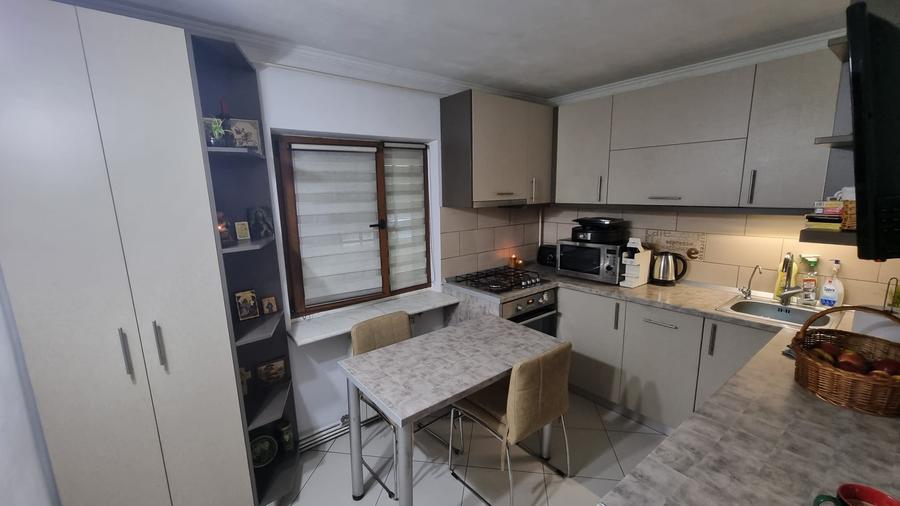 Apartament cu 4 camere decomandat în Nicolina