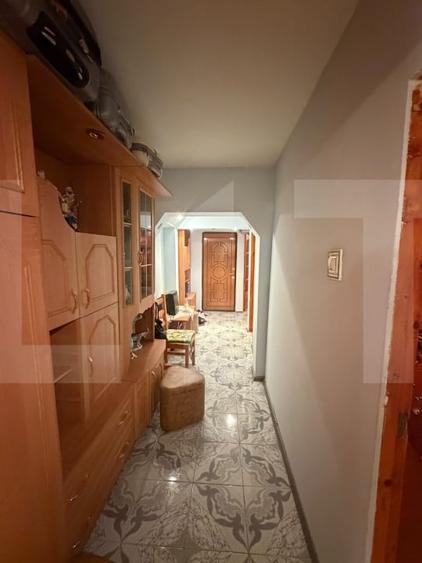 Apartament cu 3 camere decomandat, mobilat în Rovine