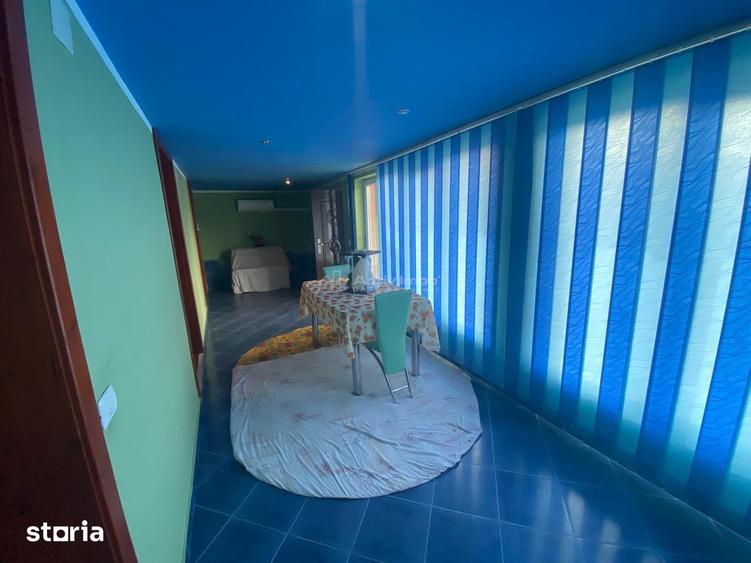 Casă cu 9 camere cu Teren 2892 Mp în Obreja