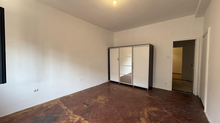 Apartament cu 3 camere decomandat în Universitate