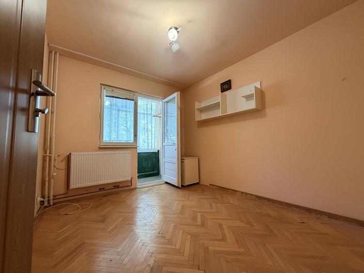 Apartament cu 3 camere semidecomandat în Circumvalațiunii