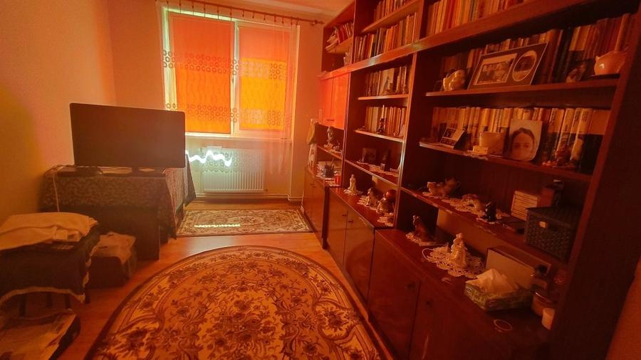 Apartament cu 3 camere decomandat, mobilat în Est