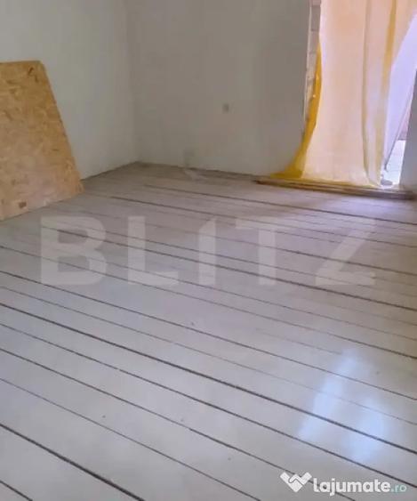 Casă cu 7 camere cu Teren 100 Mp în Central