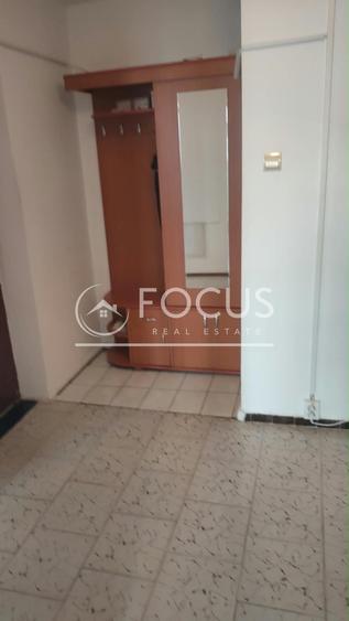 Apartament cu 3 camere decomandat în Tei