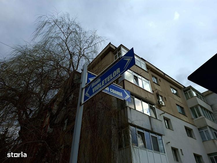 Apartament cu 3 camere decomandat în Teilor