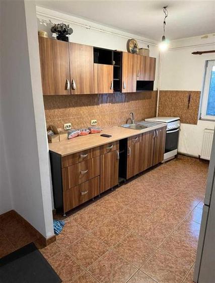 Apartament cu 2 camere semidecomandat, mobilat în Girocului