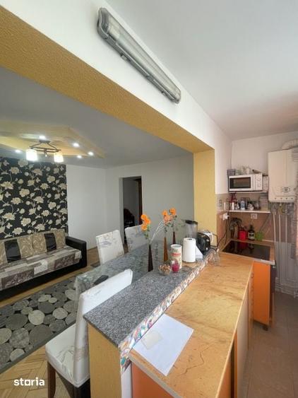 Apartament cu 3 camere semidecomandat în Săsar