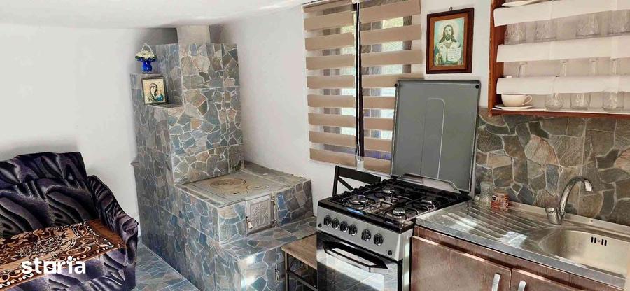 Casă cu 2 camere cu Teren 1470 Mp în Central