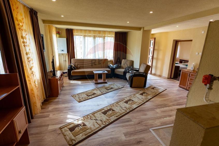 Casă individuală cu 3 camere cu Teren 2497 Mp în Central