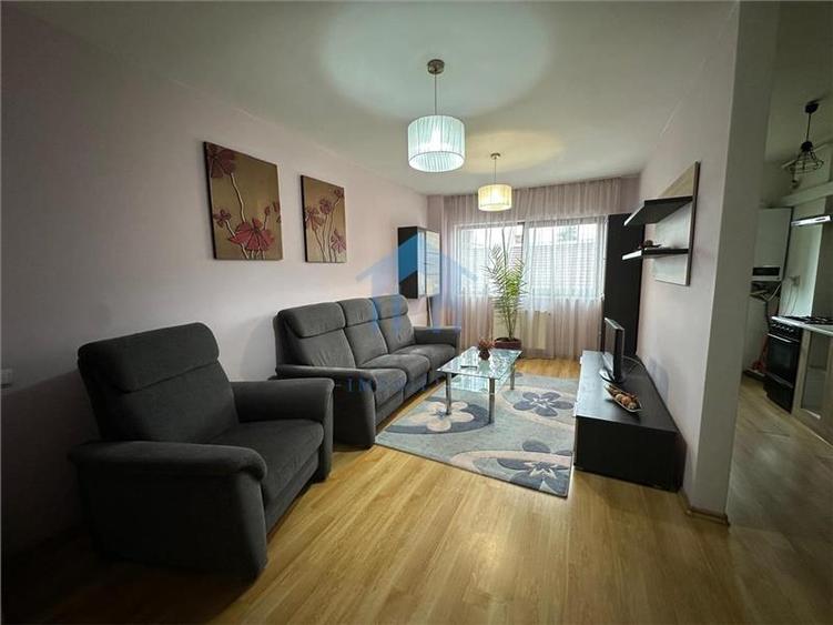 Apartament cu 3 camere decomandat, mobilat în Central