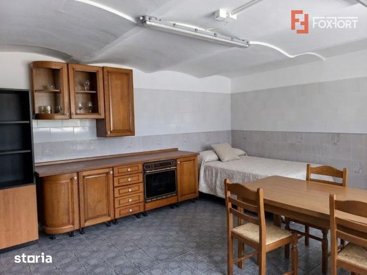 Casă cu 5 camere cu Teren 660 Mp în Lipovei