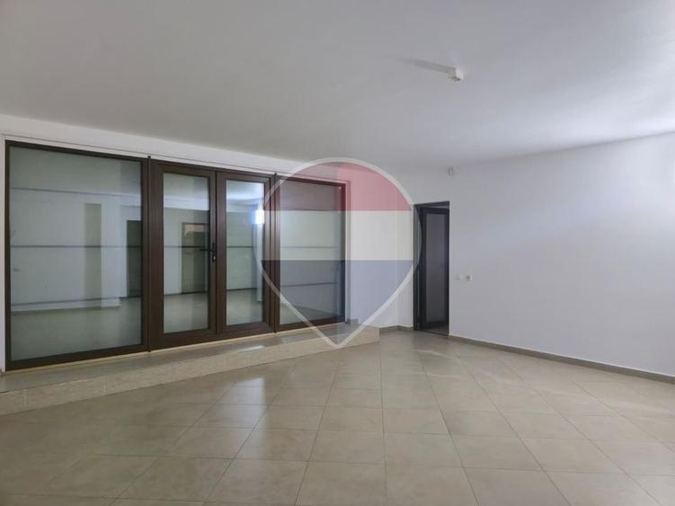 Casă individuală cu 8 camere cu Teren 405 Mp în Grigorescu
