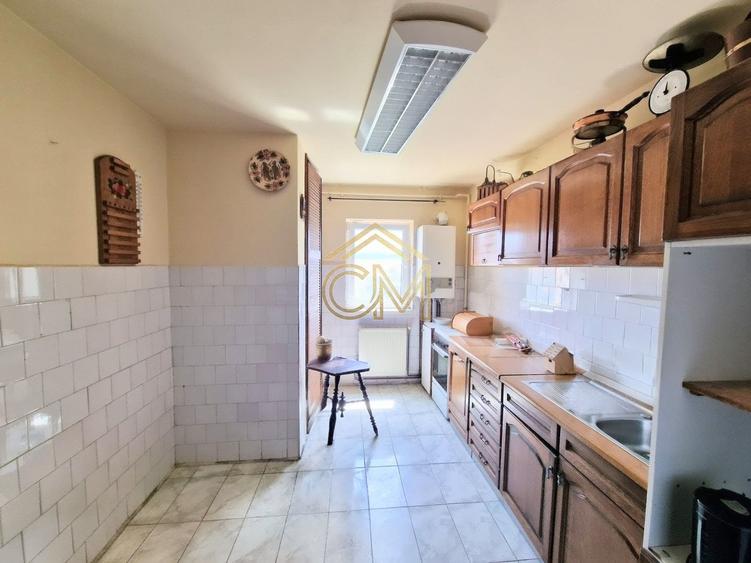 Apartament cu 4 camere decomandat, mobilat în Central