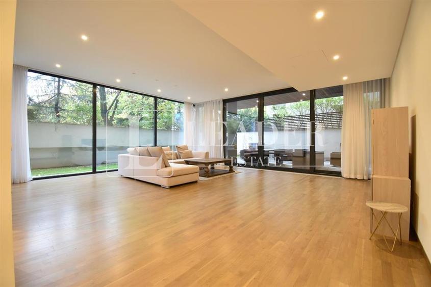 Apartament cu 4 camere decomandat în Primăverii
