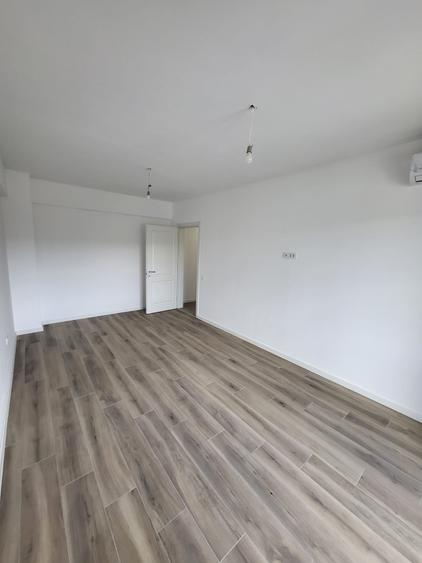 Apartament cu 3 camere decomandat în Vișani