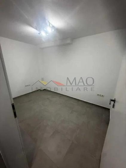 Apartament cu 4 camere decomandat în Libertății