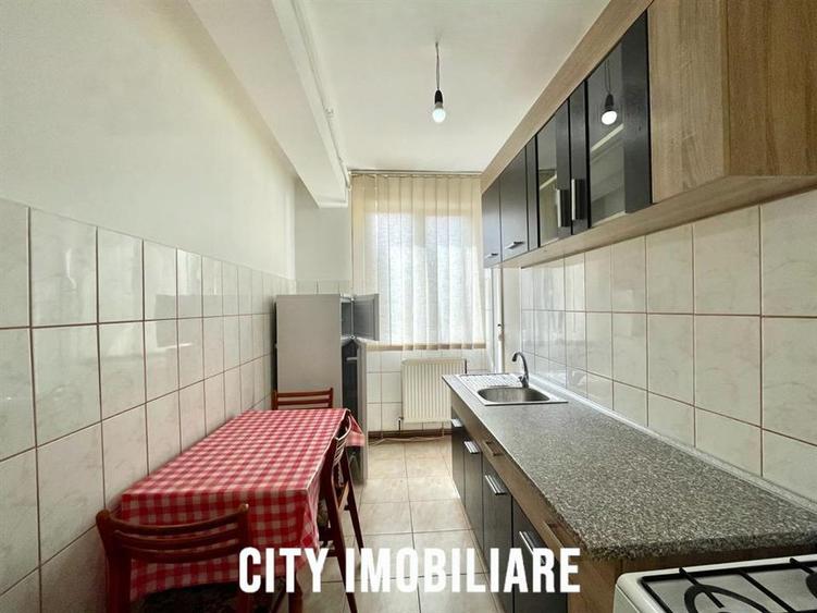 Apartament cu 2 camere semidecomandat, mobilat în Horea