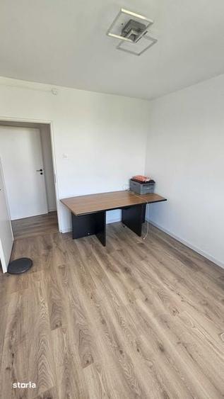 Apartament cu 4 camere semidecomandat în Astra