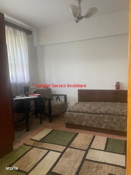 Apartament cu 3 camere decomandat în Drumul Taberei