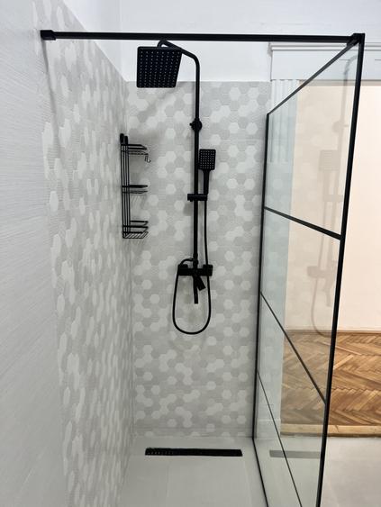 Apartament cu 3 camere semidecomandat în Neptun