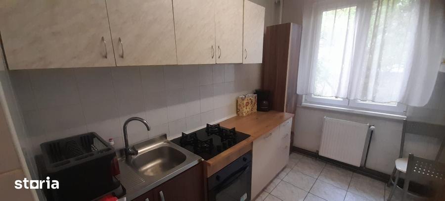 Apartament cu 3 camere decomandat în Drumul Taberei