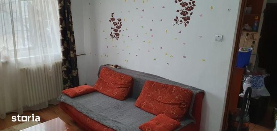 Inchiriez apartament 3 camere - 4