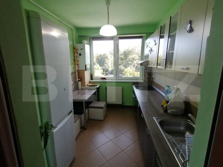 Apartament cu 3 camere semidecomandat, mobilat în Central