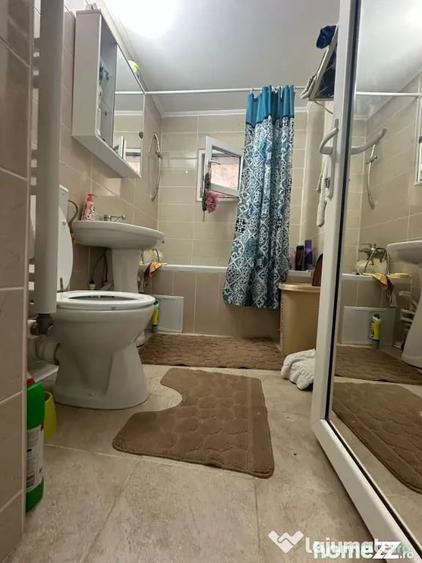 Apartament cu 3 camere decomandat în Calarași 4