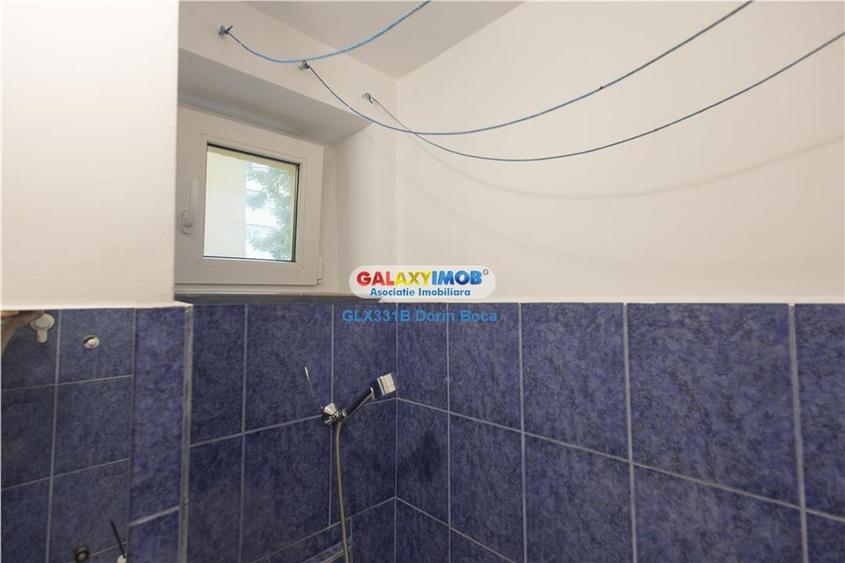 Apartament cu 3 camere semidecomandat în Tei