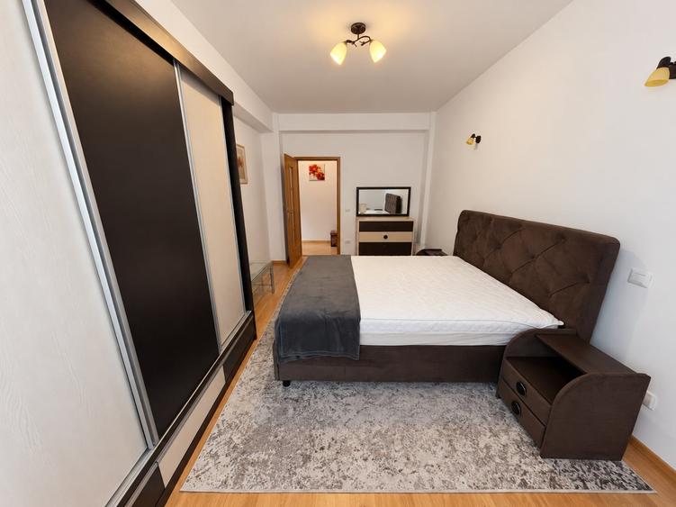 Apartament cu 3 camere decomandat, mobilat în Central