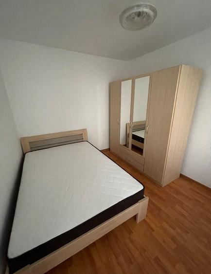 Apartament cu 3 camere semidecomandat în Vest