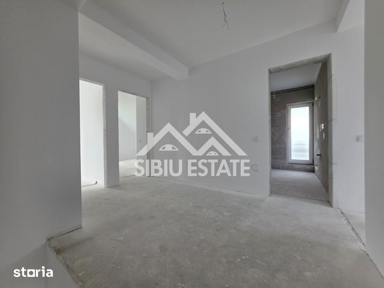 Casă cu 5 camere cu Teren 486 Mp în Cristian