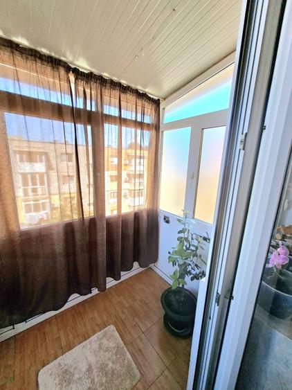 Apartament cu 2 camere semidecomandat în Craiovița Nouă
